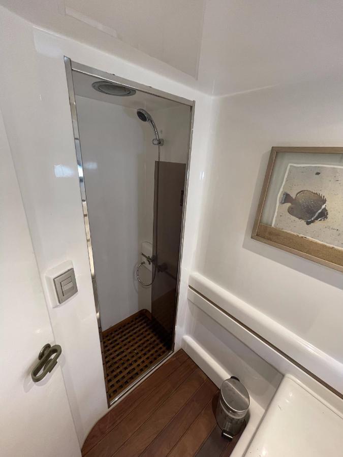 Hotel Yacht Sotavento サン・アドリア・デ・ベソス エクステリア 写真