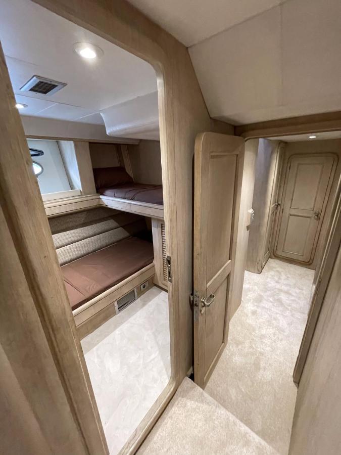 Hotel Yacht Sotavento サン・アドリア・デ・ベソス エクステリア 写真