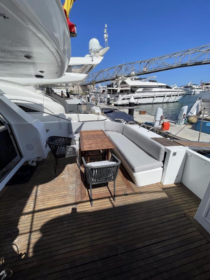 Hotel Yacht Sotavento サン・アドリア・デ・ベソス エクステリア 写真